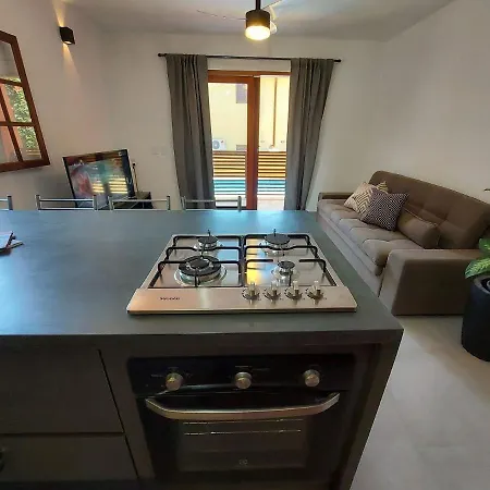 Mamangua Beach Retreat: Seaside Flat with Pool and Gourmet Amenities Paraty Exterior photo